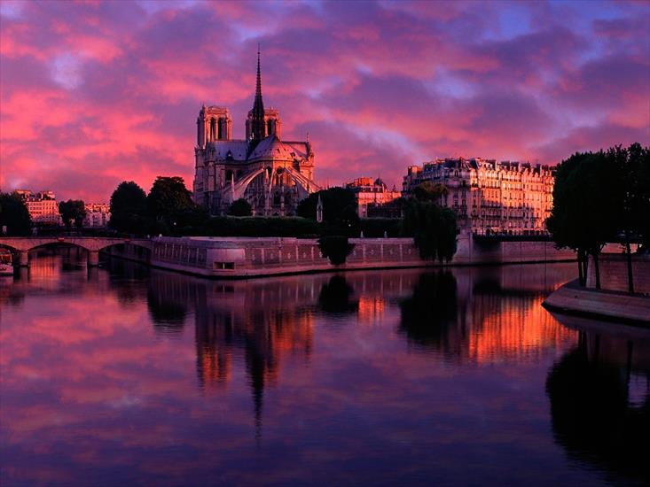 Francja - Notre Dame at Sunrise, Paris, France.jpg