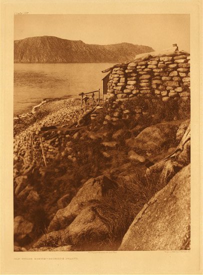 Edward S.Curtis-zdjęcia - Old Stone House - Diomede Island.jpg